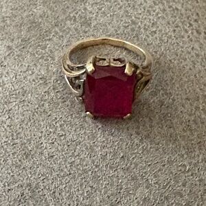 Great used condition. Antique looking ruby 10k gold ring. Size 6.FINAL TODAY